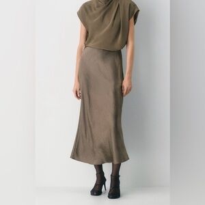 Aritzia Babaton Slip Satin Maxi Skirt in Denude Size 6